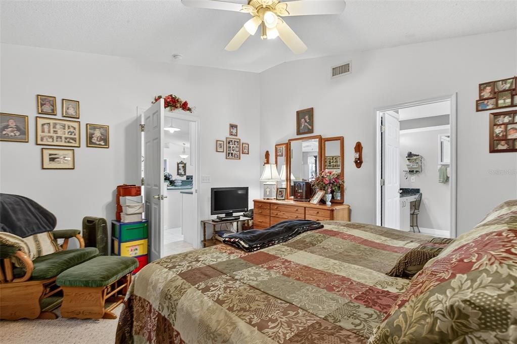 Active With Contract: $349,900 (3 beds, 2 baths, 1492 Square Feet)