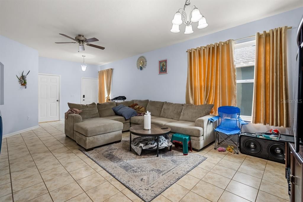 For Sale: $329,000 (3 beds, 2 baths, 1588 Square Feet)