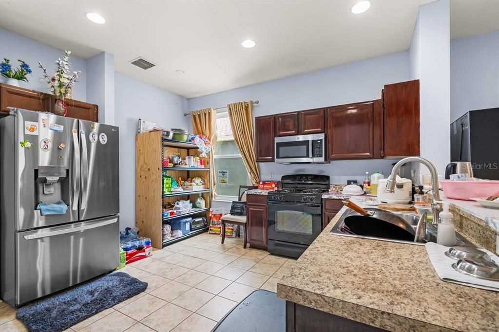 For Sale: $329,000 (3 beds, 2 baths, 1588 Square Feet)