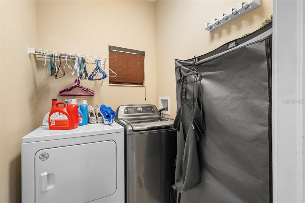 For Sale: $329,000 (3 beds, 2 baths, 1588 Square Feet)