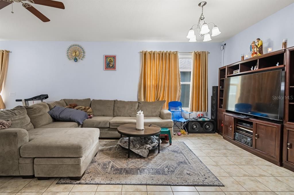 For Sale: $329,000 (3 beds, 2 baths, 1588 Square Feet)