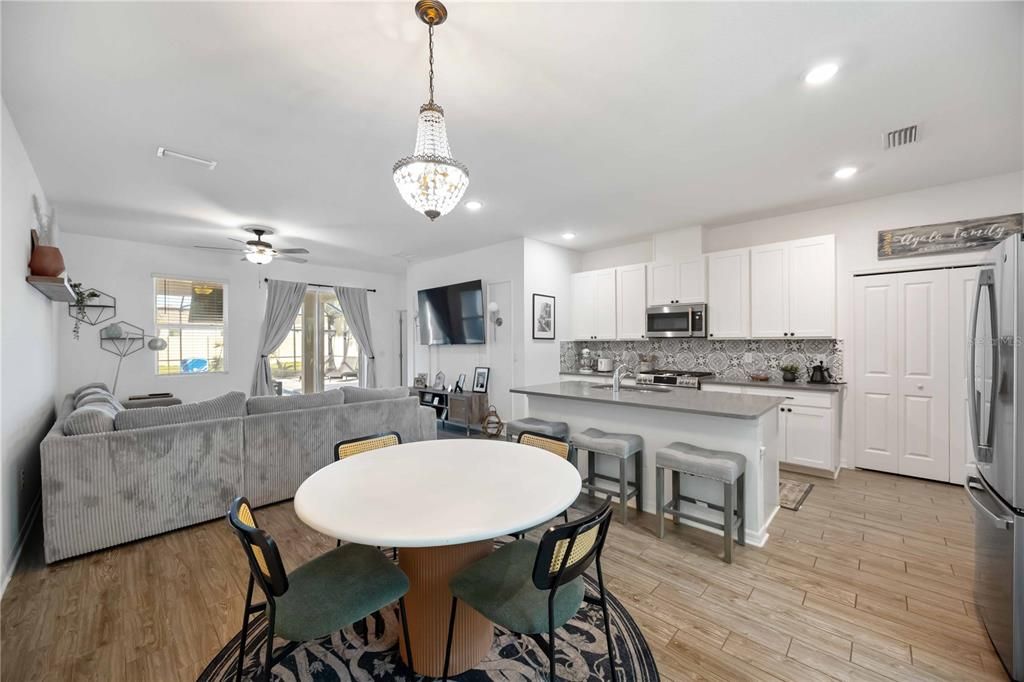 Active With Contract: $475,000 (4 beds, 2 baths, 2164 Square Feet)