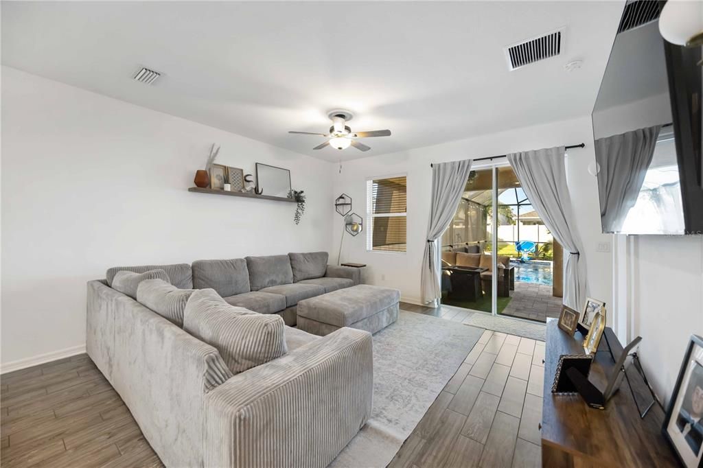 Active With Contract: $475,000 (4 beds, 2 baths, 2164 Square Feet)