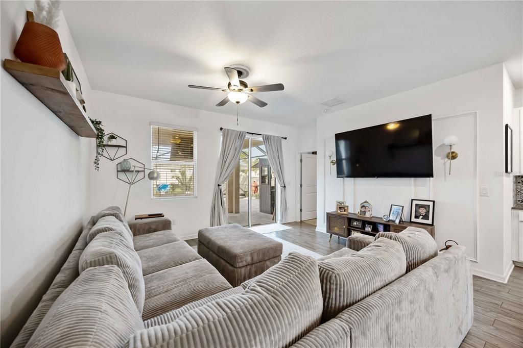 Active With Contract: $475,000 (4 beds, 2 baths, 2164 Square Feet)