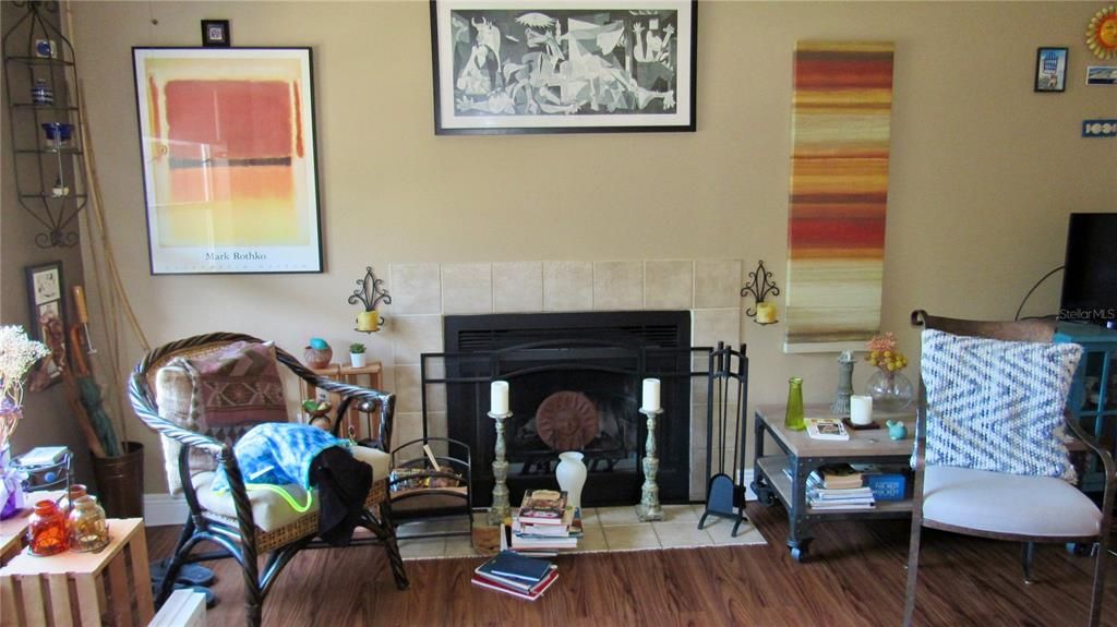 Под контрактом: $145,000 (2 спален, 2 ванн, 912 Квадратных фут)