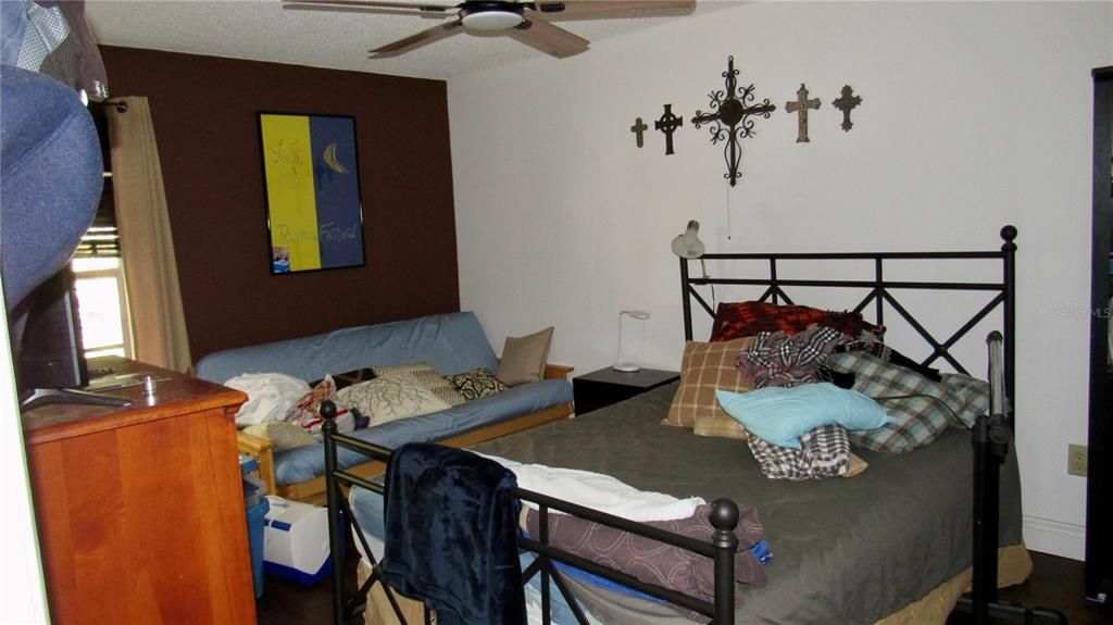 Под контрактом: $145,000 (2 спален, 2 ванн, 912 Квадратных фут)