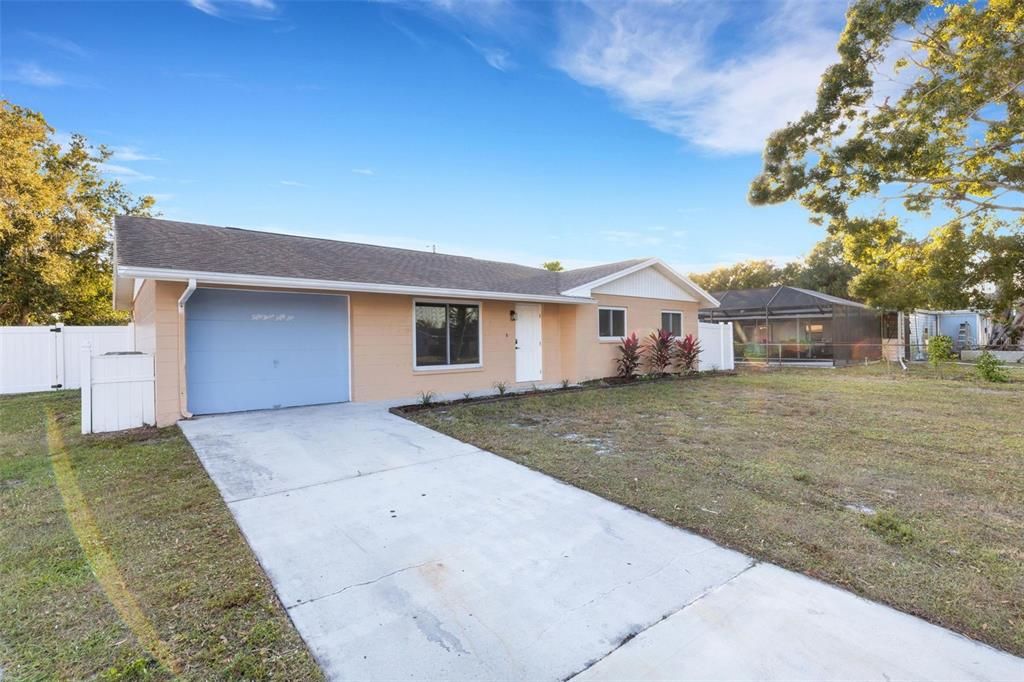 Под контрактом: $350,000 (3 спален, 2 ванн, 1239 Квадратных фут)