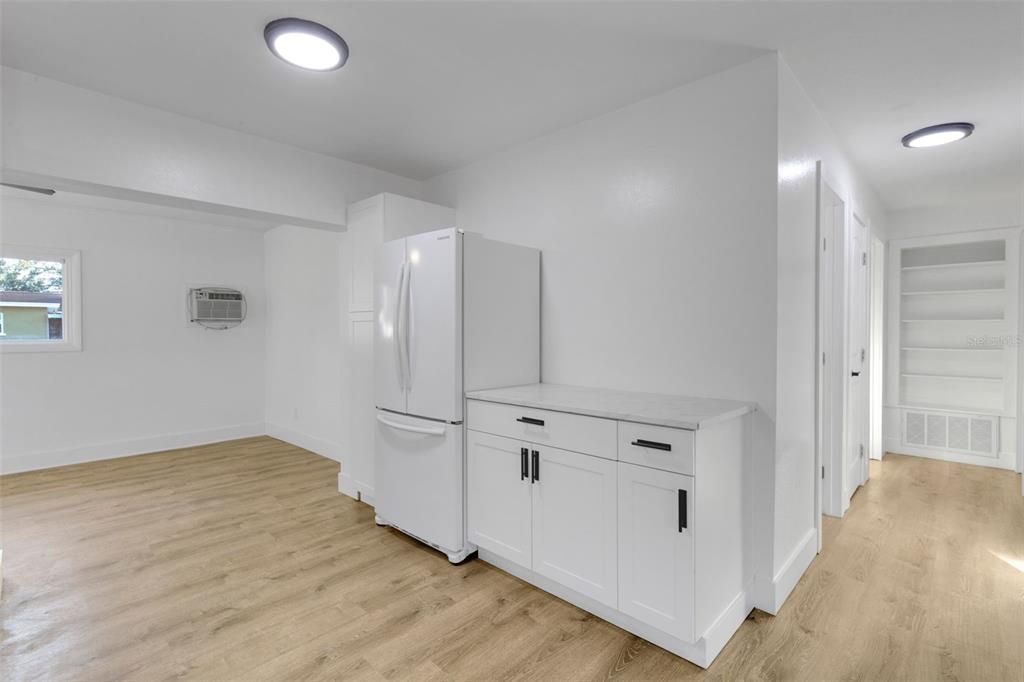 Под контрактом: $350,000 (3 спален, 2 ванн, 1239 Квадратных фут)