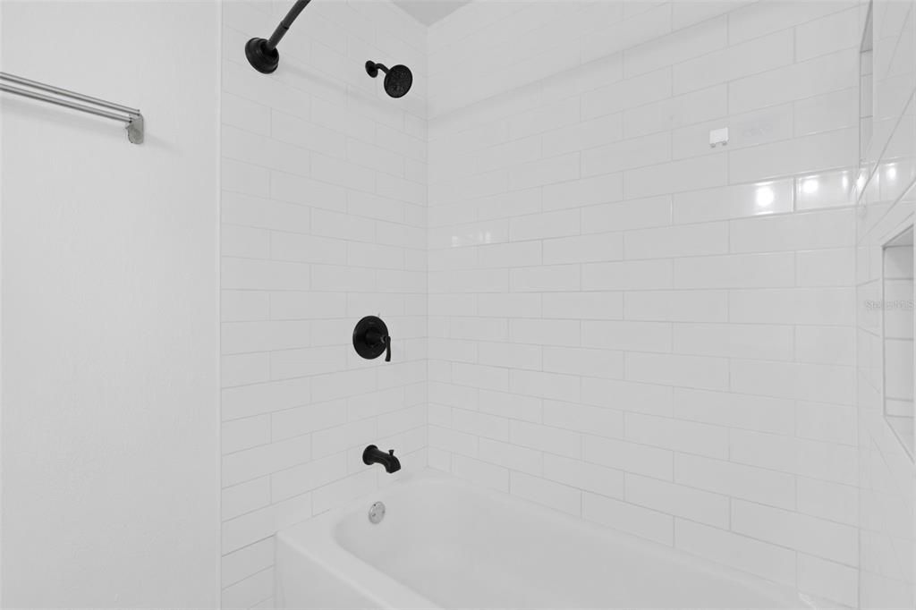 Под контрактом: $350,000 (3 спален, 2 ванн, 1239 Квадратных фут)