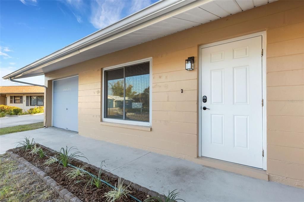 Под контрактом: $350,000 (3 спален, 2 ванн, 1239 Квадратных фут)