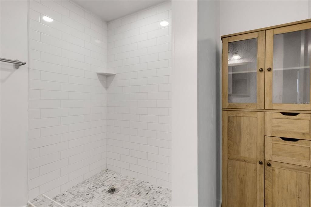 Под контрактом: $350,000 (3 спален, 2 ванн, 1239 Квадратных фут)