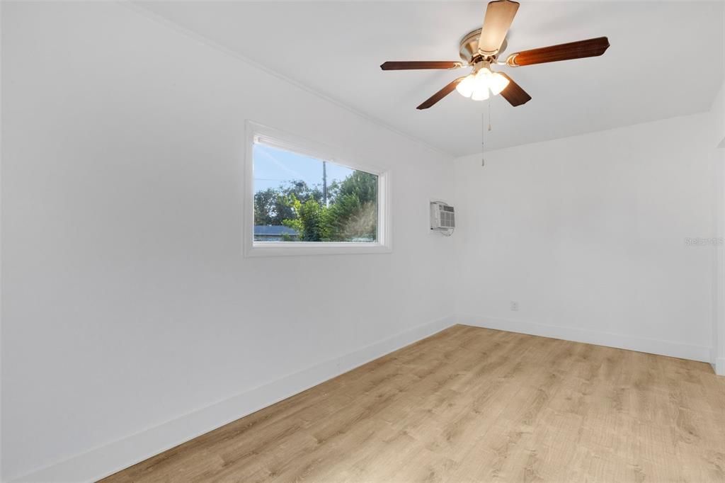 Под контрактом: $350,000 (3 спален, 2 ванн, 1239 Квадратных фут)