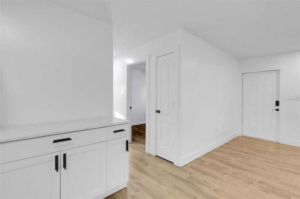 Под контрактом: $350,000 (3 спален, 2 ванн, 1239 Квадратных фут)