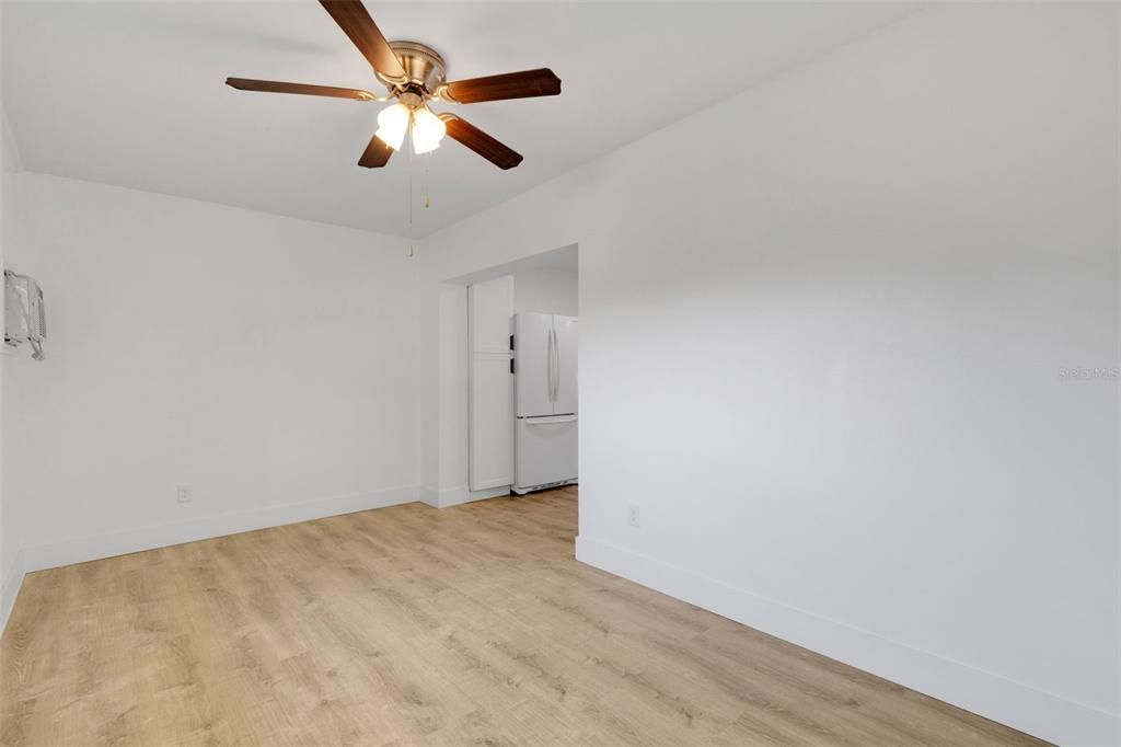 Под контрактом: $350,000 (3 спален, 2 ванн, 1239 Квадратных фут)