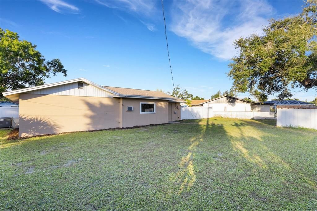 Под контрактом: $350,000 (3 спален, 2 ванн, 1239 Квадратных фут)