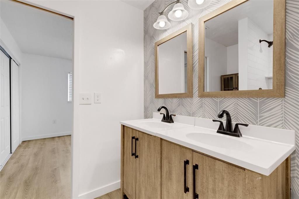 Под контрактом: $350,000 (3 спален, 2 ванн, 1239 Квадратных фут)