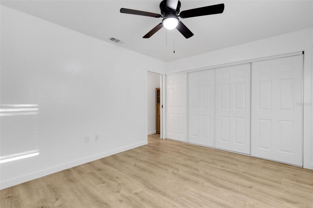 Под контрактом: $350,000 (3 спален, 2 ванн, 1239 Квадратных фут)