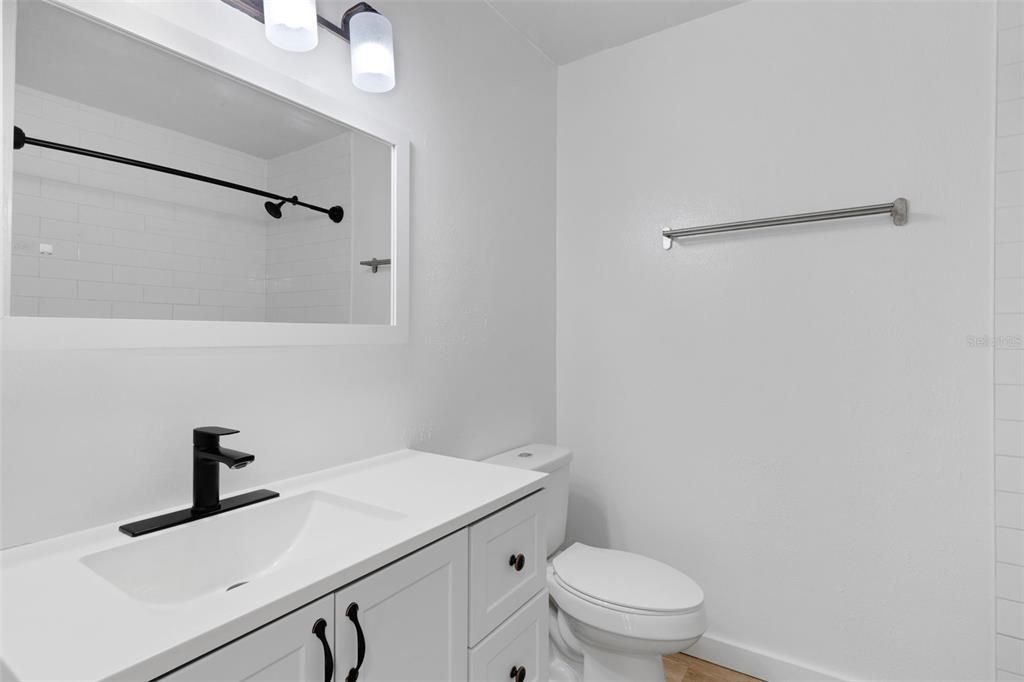 Под контрактом: $350,000 (3 спален, 2 ванн, 1239 Квадратных фут)