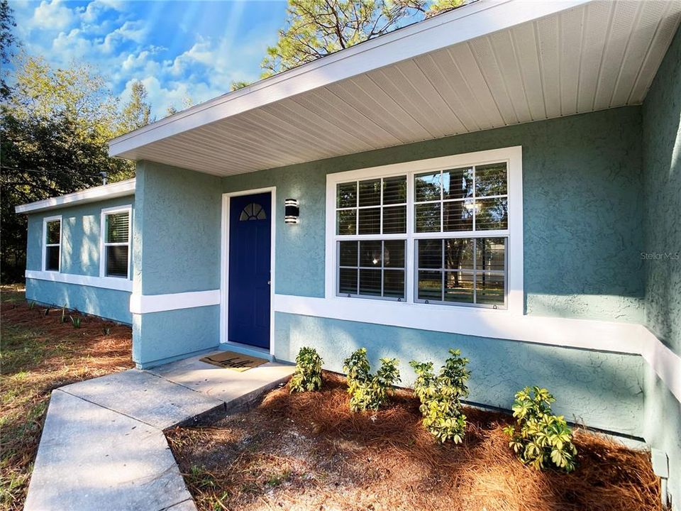 合同活跃: $239,000 (3 贝兹, 2 浴室, 1325 平方英尺)