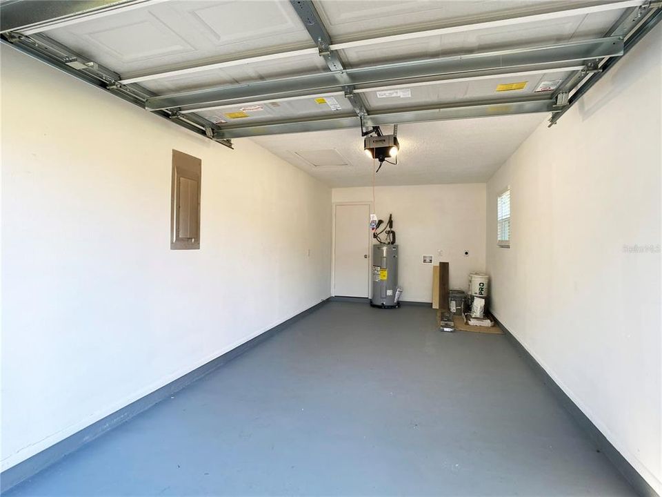 合同活跃: $239,000 (3 贝兹, 2 浴室, 1325 平方英尺)