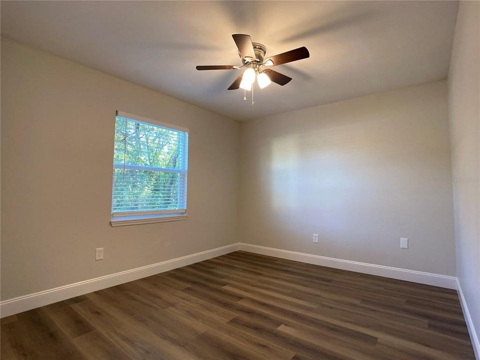 合同活跃: $239,000 (3 贝兹, 2 浴室, 1325 平方英尺)