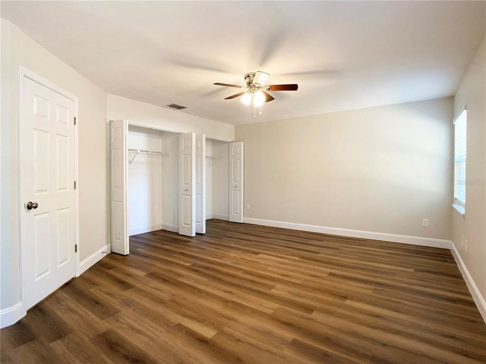 合同活跃: $239,000 (3 贝兹, 2 浴室, 1325 平方英尺)