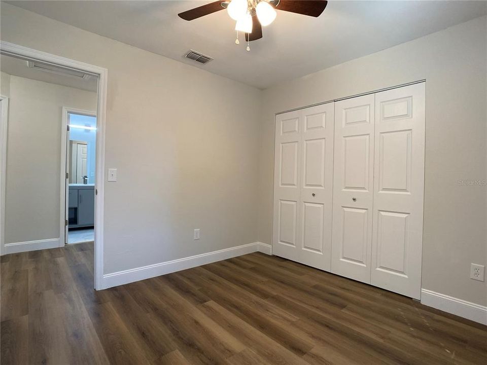 合同活跃: $239,000 (3 贝兹, 2 浴室, 1325 平方英尺)