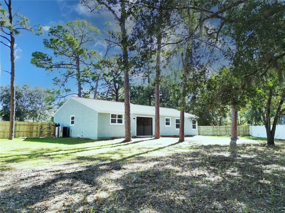 合同活跃: $239,000 (3 贝兹, 2 浴室, 1325 平方英尺)