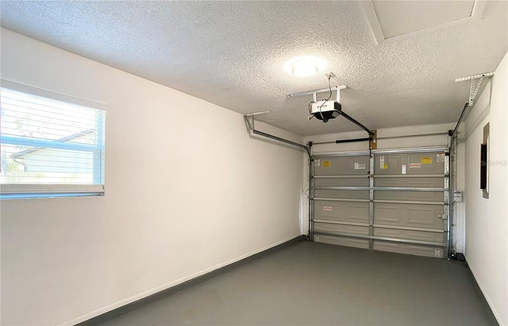 合同活跃: $239,000 (3 贝兹, 2 浴室, 1325 平方英尺)