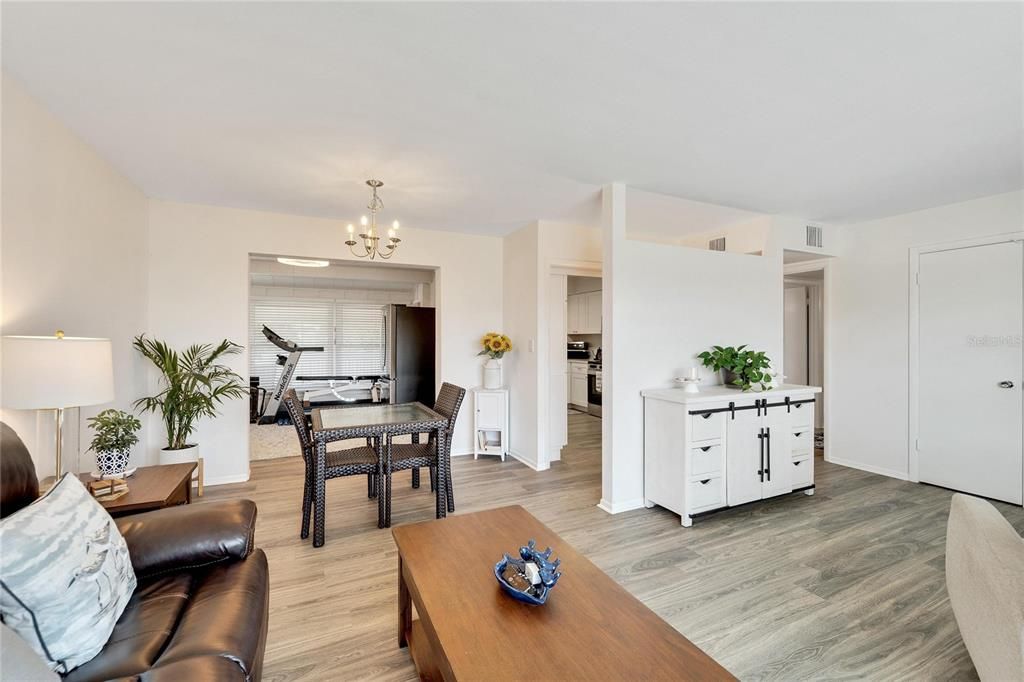 出租: $1,750 (2 贝兹, 1 浴室, 1149 平方英尺)