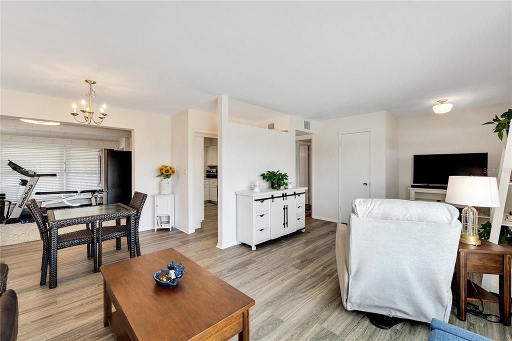 出租: $1,750 (2 贝兹, 1 浴室, 1149 平方英尺)