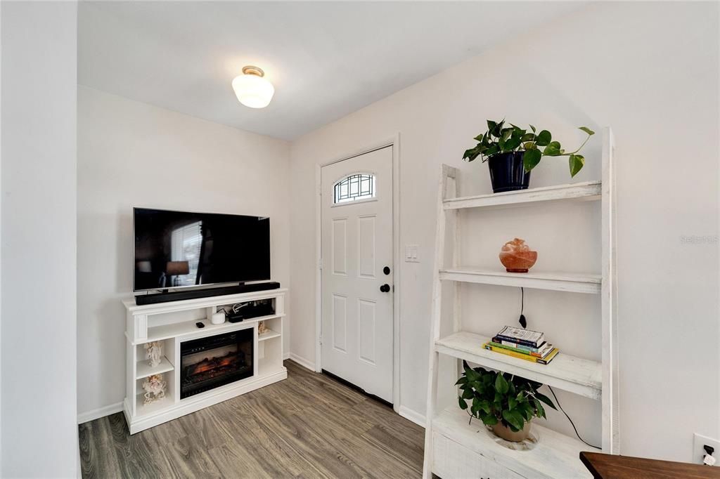 出租: $1,750 (2 贝兹, 1 浴室, 1149 平方英尺)