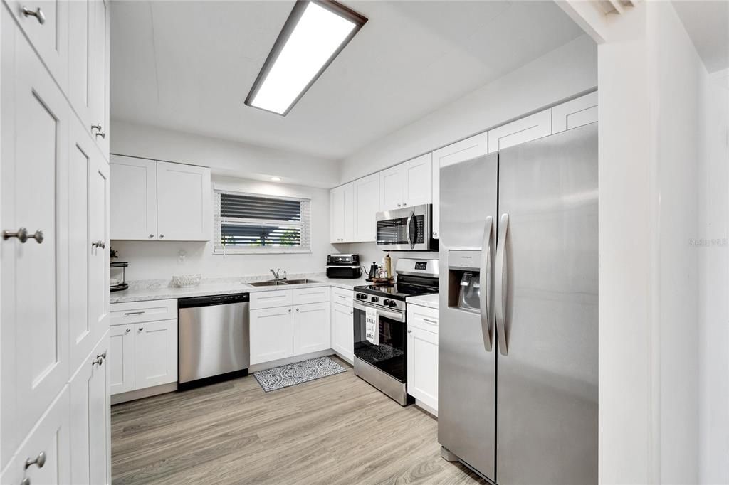 出租: $1,750 (2 贝兹, 1 浴室, 1149 平方英尺)