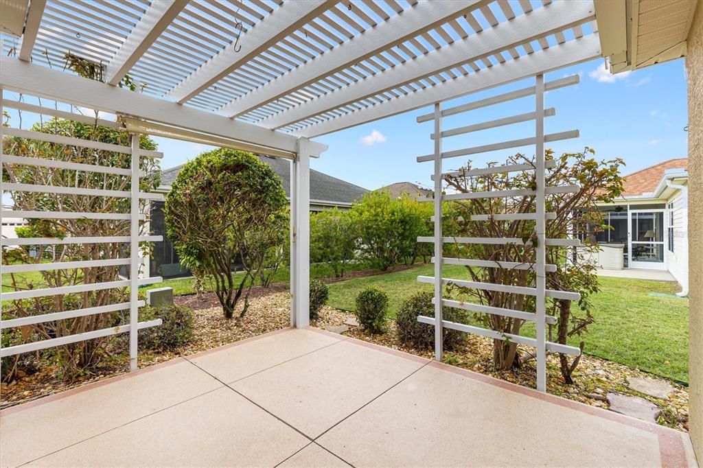 Active With Contract: $395,000 (3 beds, 2 baths, 1661 Square Feet)