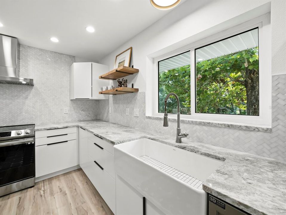 На продажу: $725,000 (3 спален, 2 ванн, 1885 Квадратных фут)