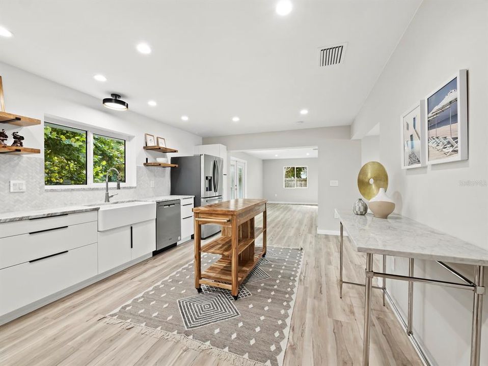 На продажу: $725,000 (3 спален, 2 ванн, 1885 Квадратных фут)