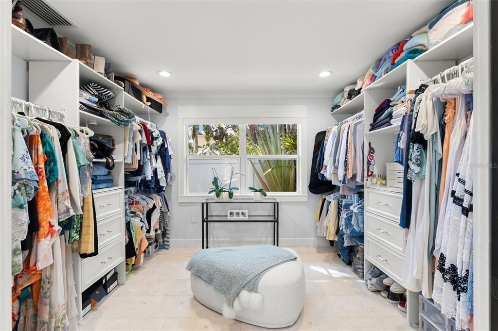 For Sale: $1,200,000 (3 beds, 3 baths, 2093 Square Feet)