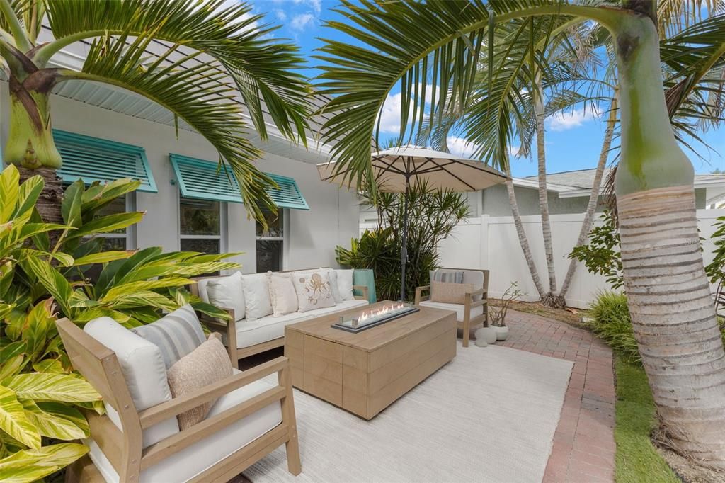 For Sale: $1,200,000 (3 beds, 3 baths, 2093 Square Feet)