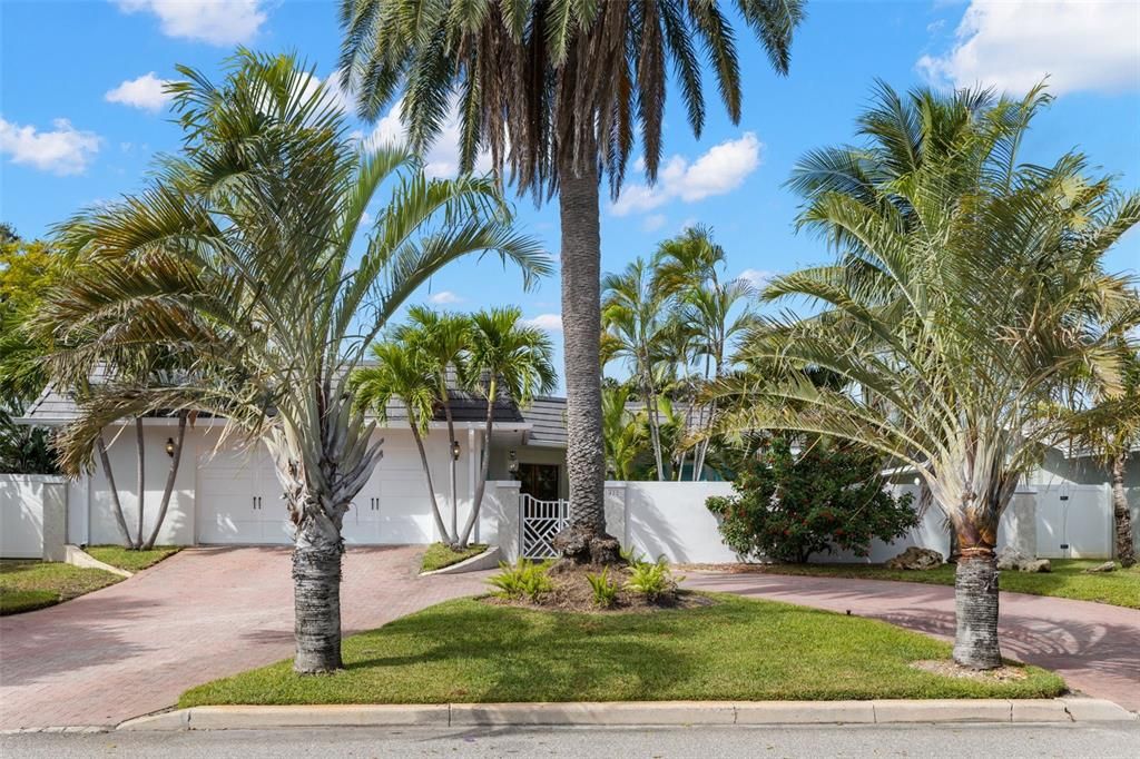 For Sale: $1,200,000 (3 beds, 3 baths, 2093 Square Feet)