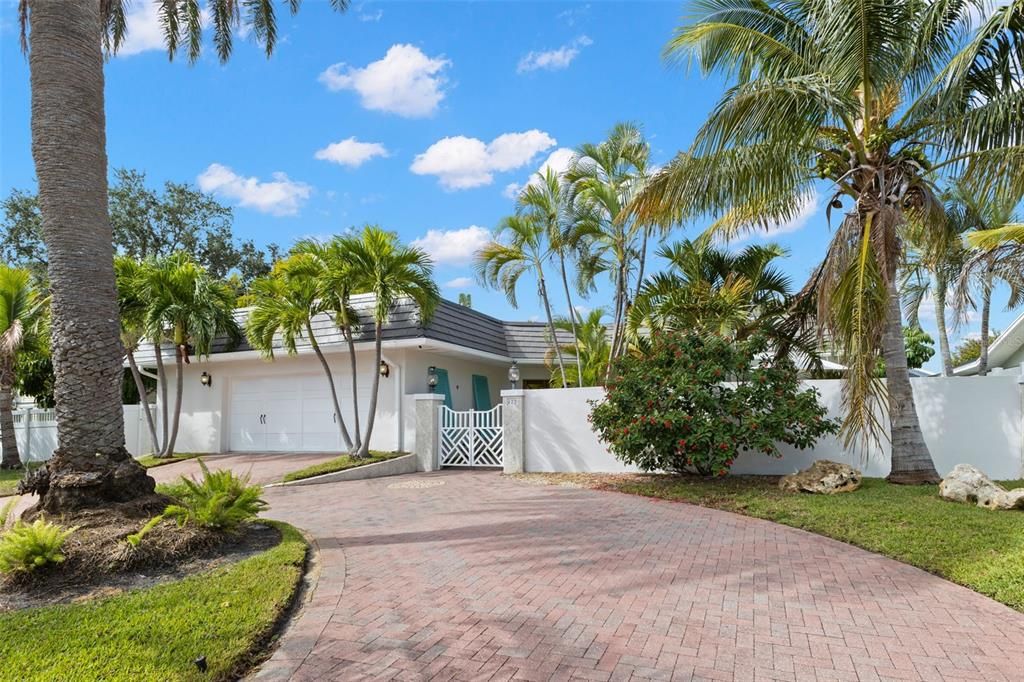 For Sale: $1,200,000 (3 beds, 3 baths, 2093 Square Feet)