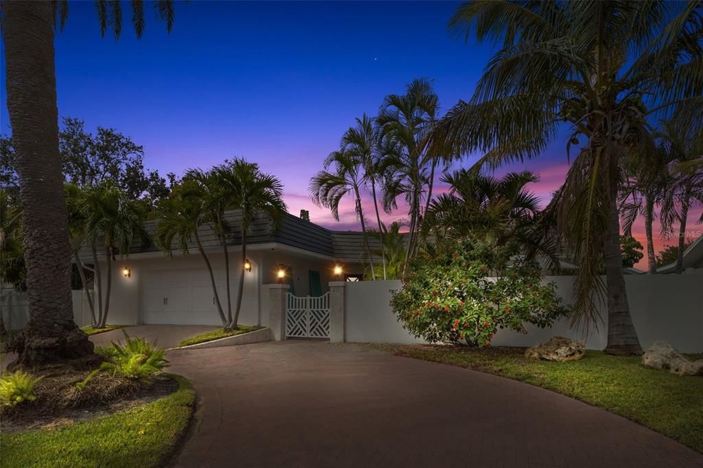 For Sale: $1,200,000 (3 beds, 3 baths, 2093 Square Feet)