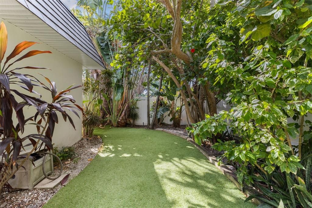 For Sale: $1,200,000 (3 beds, 3 baths, 2093 Square Feet)