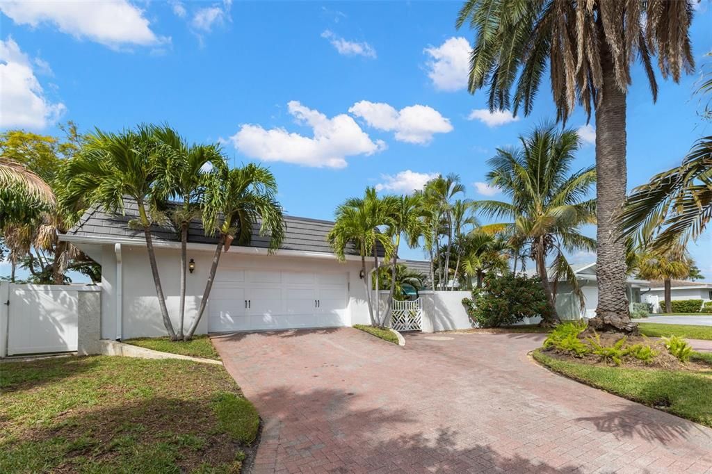 For Sale: $1,200,000 (3 beds, 3 baths, 2093 Square Feet)