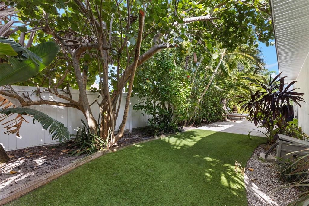 For Sale: $1,200,000 (3 beds, 3 baths, 2093 Square Feet)