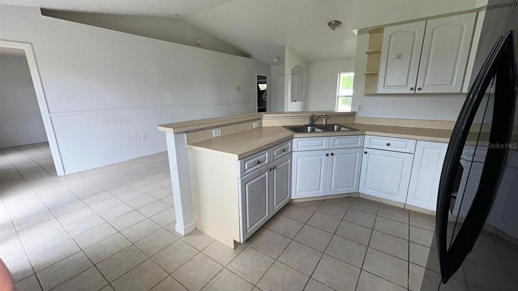 For Rent: $1,900 (3 beds, 2 baths, 1224 Square Feet)