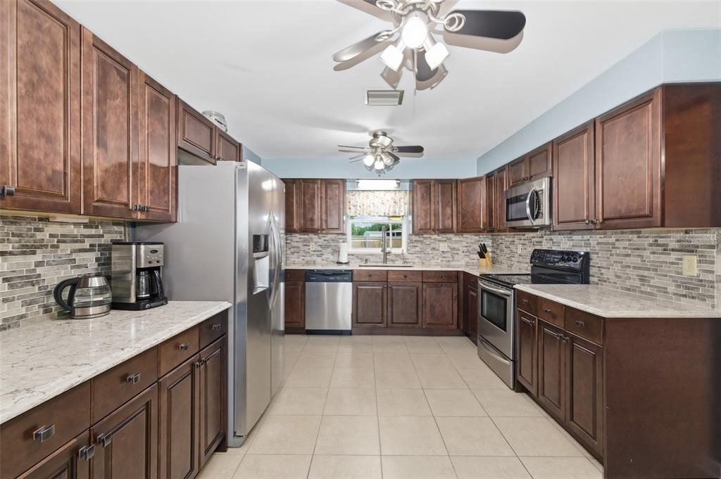 Active With Contract: $375,000 (3 beds, 3 baths, 1769 Square Feet)