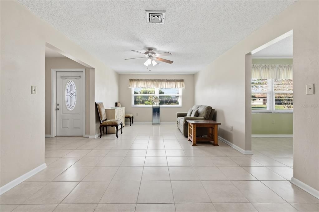 Active With Contract: $375,000 (3 beds, 3 baths, 1769 Square Feet)