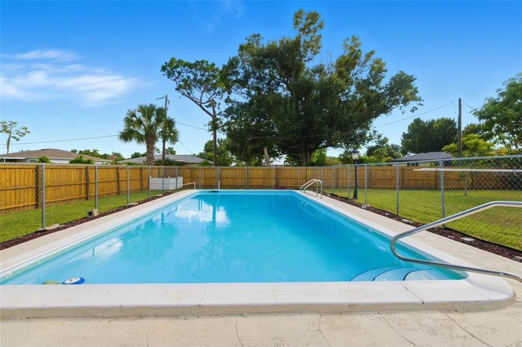 Active With Contract: $375,000 (3 beds, 3 baths, 1769 Square Feet)