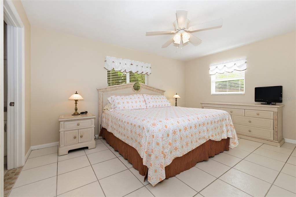 Active With Contract: $375,000 (3 beds, 3 baths, 1769 Square Feet)