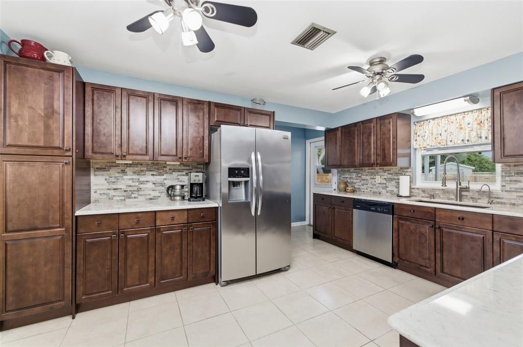 Active With Contract: $375,000 (3 beds, 3 baths, 1769 Square Feet)